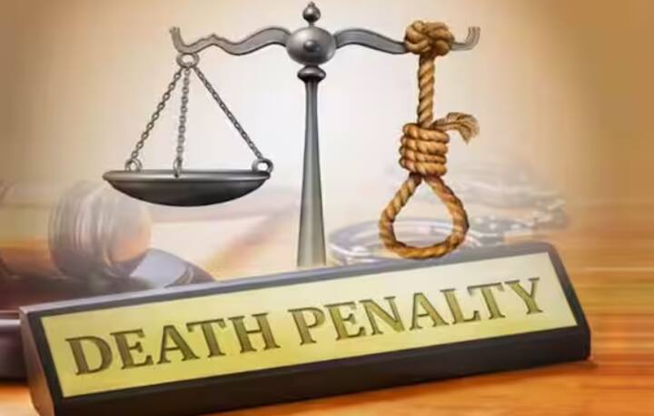 ਕੁਝ ਦੇਸ਼ ਅਜੇ ਵੀ ਫਾਇਰਿੰਗ ਸਕੁਐਡ ਦੀ ਵਰਤੋਂ ਕਰਦੇ ਹਨ, ਜਿੱਥੇ ਇੱਕ ਕੈਦੀ ਨੂੰ ਕੰਧ ਜਾਂ ਥੰਮ੍ਹ ਨਾਲ ਬੰਨ੍ਹਿਆ ਜਾਂਦਾ ਹੈ ਅਤੇ ਪੰਜ ਜਾਂ ਵੱਧ ਨਿਸ਼ਾਨੇਬਾਜ਼ ਕੈਦੀ ਦੇ ਦਿਲ ਵੱਲ ਗੋਲੀਆਂ ਚਲਾਉਂਦੇ ਹਨ। ਇਹ ਤਰੀਕਾ ਇੰਡੋਨੇਸ਼ੀਆ, ਯਮਨ, ਚੀਨ ਅਤੇ ਸੋਮਾਲੀਆ ਵਿੱਚ ਆਮ ਹੈ। ਸਭ ਤੋਂ ਵਿਵਾਦਪੂਰਨ ਤਰੀਕਾ ਸਿਰ ਕਲਮ ਕਰਨਾ ਹੈ। 2022 ਤੱਕ, ਇਹ ਅਧਿਕਾਰਤ ਤੌਰ 'ਤੇ ਸਿਰਫ ਸਾਊਦੀ ਅਰਬ ਵਿੱਚ ਹੀ ਅਪਨਾਇਆ ਜਾਂਦਾ ਸੀ। ਉੱਥੇ, ਦੋਸ਼ੀ ਨੂੰ ਤਲਵਾਰ ਦੇ ਇੱਕ ਵਾਰ ਨਾਲ ਜਨਤਕ ਸਥਾਨ 'ਤੇ ਫਾਂਸੀ ਦਿੱਤੀ ਜਾਂਦੀ ਹੈ। ਕੈਦੀ ਦੀਆਂ ਅੱਖਾਂ 'ਤੇ ਪੱਟੀ ਬੰਨ੍ਹੀ ਜਾਂਦੀ ਹੈ ਅਤੇ ਚਿੱਟੇ ਕੱਪੜੇ ਪਾਏ ਜਾਂਦੇ ਹਨ।