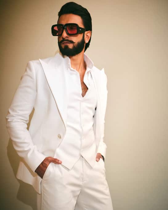 वहीं रणवीर सिंह की बात करें तों मल्टीपल मीडिया रिपोर्ट के मुताबिक उनकी कुल नेटवर्थ 250 करोड़ रुपए है.