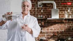 गर्मियों के मुकाबले सर्दियों में रोज कितना पानी पीना चाहिए, जान लीजिए काम की बात