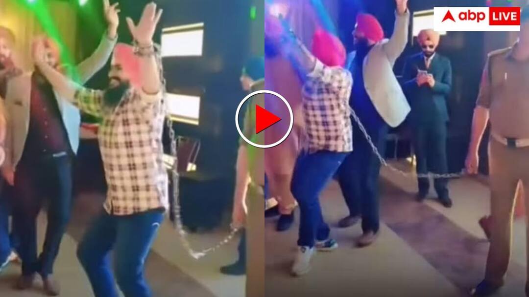 Handcuffed and in police custody man dances at friend wedding video goes viral तेरा यार हूं मैं! दोस्त की शादी में हथकड़ी पहने पुलिस के साथ आया शख्स, फिर जमकर लगाए ठुमके- वीडियो वायरल