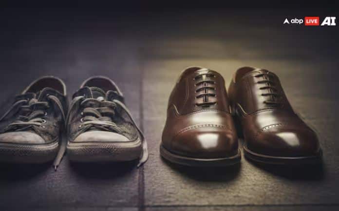 .ਪੁਰਾਣੇ ਅਤੇ ਪੁਰਾਣੇ ਜੁੱਤੇ ਸ਼ਨੀ ਅਤੇ ਰਾਹੂ ਦੇ ਪ੍ਰਭਾਵ ਨੂੰ ਆਕਰਸ਼ਿਤ ਕਰਦੇ ਹਨ, ਜਿਸ ਨਾਲ ਮਾਨਸਿਕ ਅਤੇ ਸਰੀਰਕ ਸਮੱਸਿਆਵਾਂ ਹੋ ਸਕਦੀਆਂ ਹਨ। ਇਸ ਲਈ, ਹਮੇਸ਼ਾ ਆਪਣੇ ਜੁੱਤੇ ਪਾਲਿਸ਼ ਕਰਦੇ ਰਹੋ। ਸਾਫ਼ ਕੱਪੜੇ ਅਤੇ ਜੁੱਤੇ ਪਹਿਨਣ ਨਾਲ ਤੁਹਾਡੀ ਸ਼ਖਸੀਅਤ ਵੀ ਨਿਖਰਦੀ ਹੈ।