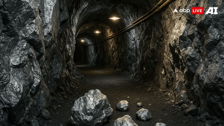 सबसे बड़ा चांदी भंडार उदयपुर के जावर खदान में है. यह खदान सदियों से चांदी और जस्ता का उत्पादन कर रही है.