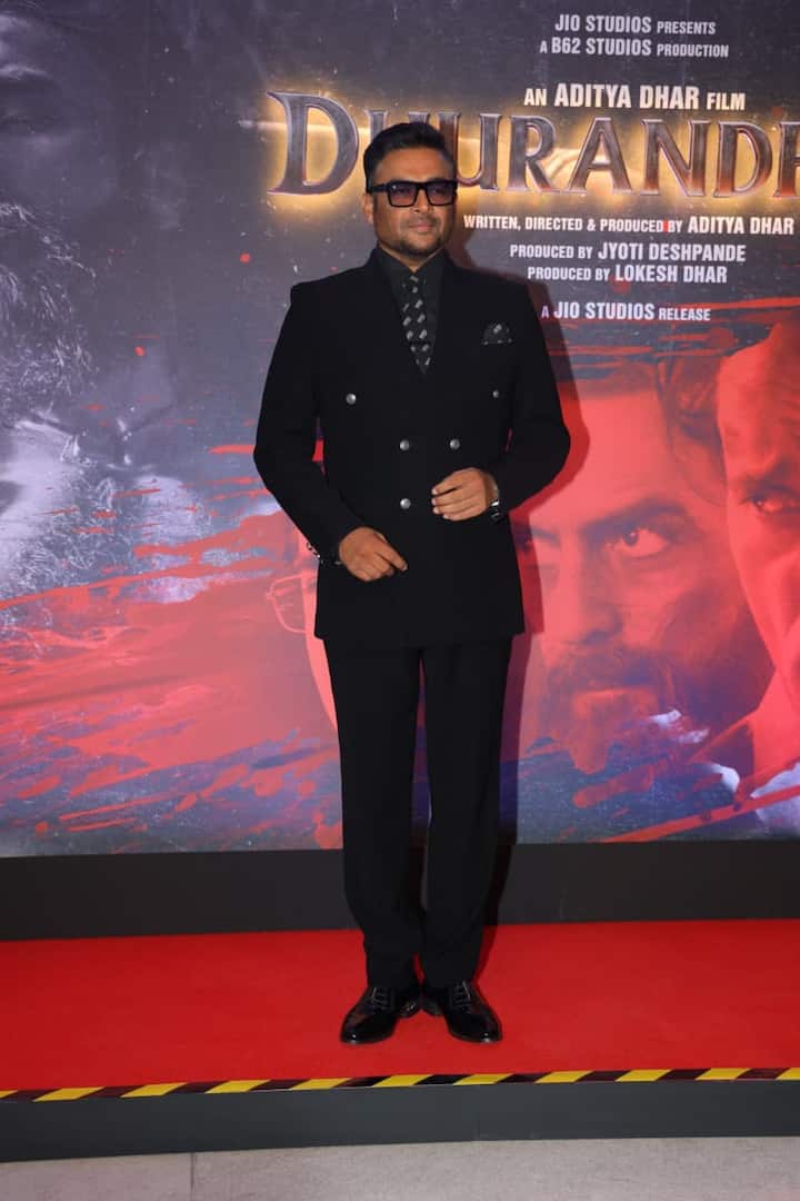 एक्टर आर माधवन फिल्म में एक बेहद अहम किरदार निभा रहे हैं. इस इवेंट में एक्टर भी बन ठनकर पहुंचे थे.