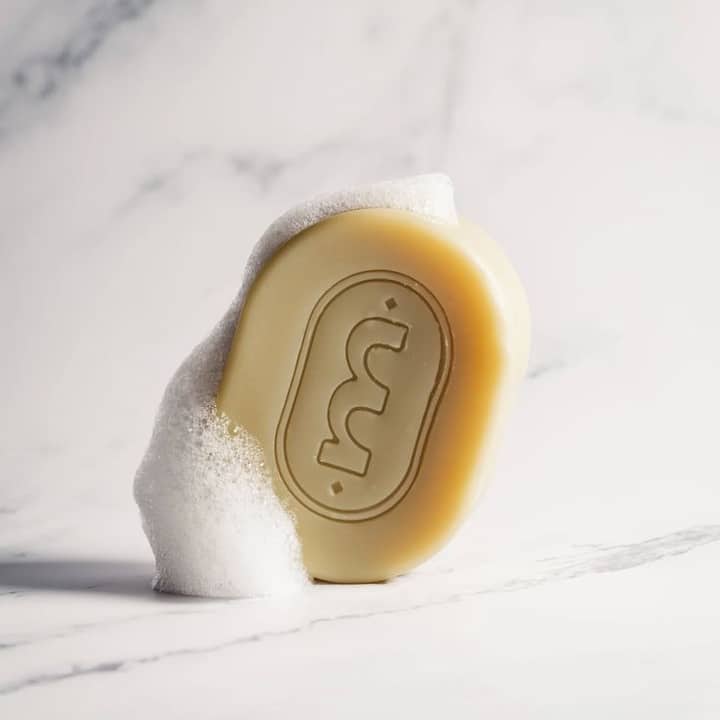 गाढविणीच्या दुधात भरपूर खनिजे आणि प्रथिने असतात. ही खनिजे त्वचेला पोषण देतात आणि त्वचा मऊ ठेवण्यात मदत करतात.