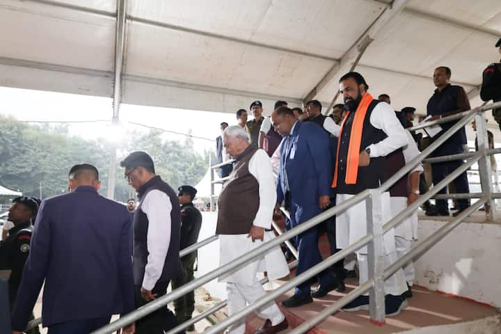 नितिन नवीन ने कहा कि हालिया चुनाव परिणाम ने स्पष्ट कर दिया है कि बिहार की जनता का भरोसा आज भी एनडीए पर अटूट और दृढ़ है. इस चुनाव में मतदाताओं ने अफवाह, भ्रम और परिवारवाद की राजनीति को नकारते हुए विकास, पारदर्शिता और सुशासन के पक्ष में एक ऐतिहासिक फैसला दिया है.