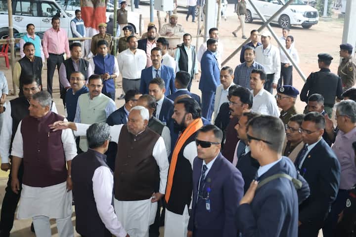 बिहार में 20 नवंबर को नई सरकार का गठन होना है. इसकी तैयारी पटना के गांधी मैदान में हो रही है.