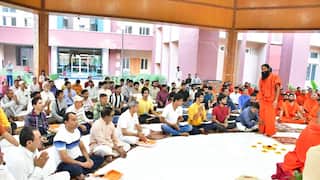 पतंजलि वेलनेस सेंटर में योग-पंचकर्म से कैसे बदल रही लाखों जिंदगियां? जानिए