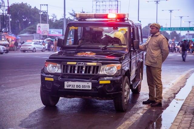 इस भर्ती अभियान के जरिए राज्य में 41,424 पदों पर भर्ती की जाएगी. आइए जानते हैं इस भर्ती के लिए कौन-कौन आवेदन कर सकते हैं और कितना शुल्क देना होगा.