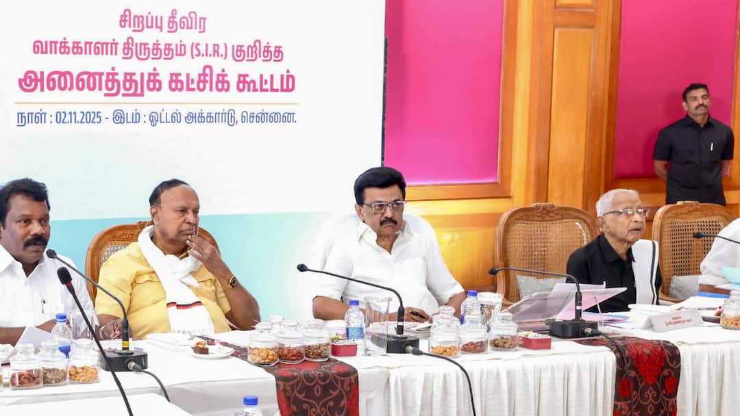 TN Revenue Staff Boycott SIR Duty Citing ‘Overload’; Govt Warns ‘No Work, No Pay’