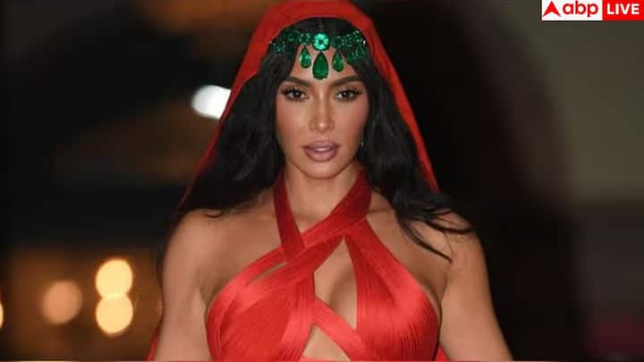 रियलिटी स्टार और बिजनेसवुमन किम कार्दशियन का नाम भी इस लिस्ट में है. उनके चेहरे की सिमेट्री, जॉलाइन और फीचर्स गोल्डन रेशियो स्कोर में काफी उच्च थे, जिससे उन्हें यह जगह मिली.