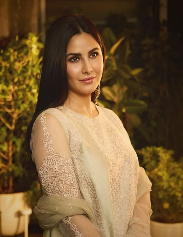 एक्ट्रेस वो एक फिल्म के लिए 10-12 करोड़ की फीस लेती हैं. वहीं उनके पति और एक्टर विक्की कौशल की नेटवर्थ करीब 140 करोड़ रुपये की है.