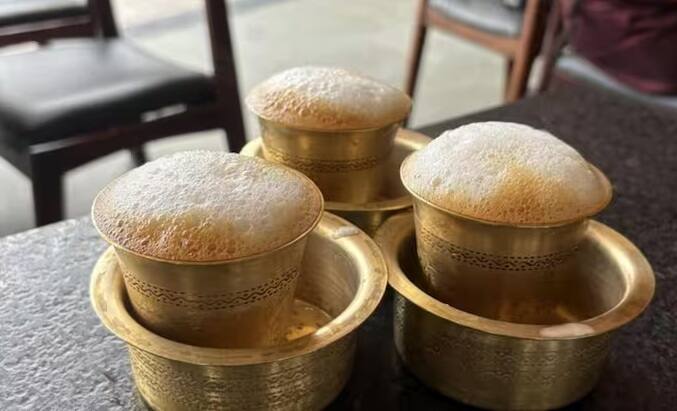 ફિલ્ટર કોફીનો ખરો સ્વાદ અરેબિકા અને રોબસ્ટા બીન્સના મિશ્રણ અને ચિકોરીના ઉમેરામાંથી આવે છે, જે કોફીને તેની ગાઢ રચના અને વિશિષ્ટ કડવાશ આપે છે.