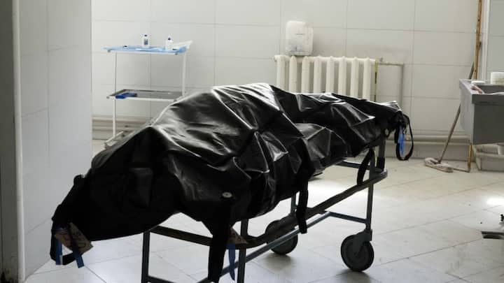 इसे क्लीन डेथ कहा जाता है, लेकिन कई बार इंजेक्शन गलत लगने या दवाओं के असर धीमे होने पर कैदी घंटों तक तड़पता रहता है. अमेरिका में एक और पुराना तरीका है इलेक्ट्रिक चेयर, यानी बिजली से मौत.