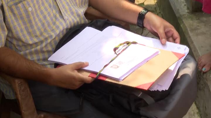 আবেদনকারী বা যিনি আবেদনকারীর পক্ষে সই  করছেন, তাঁদের  ফর্মে সঠিক তথ্য প্রদান করতে হবে।