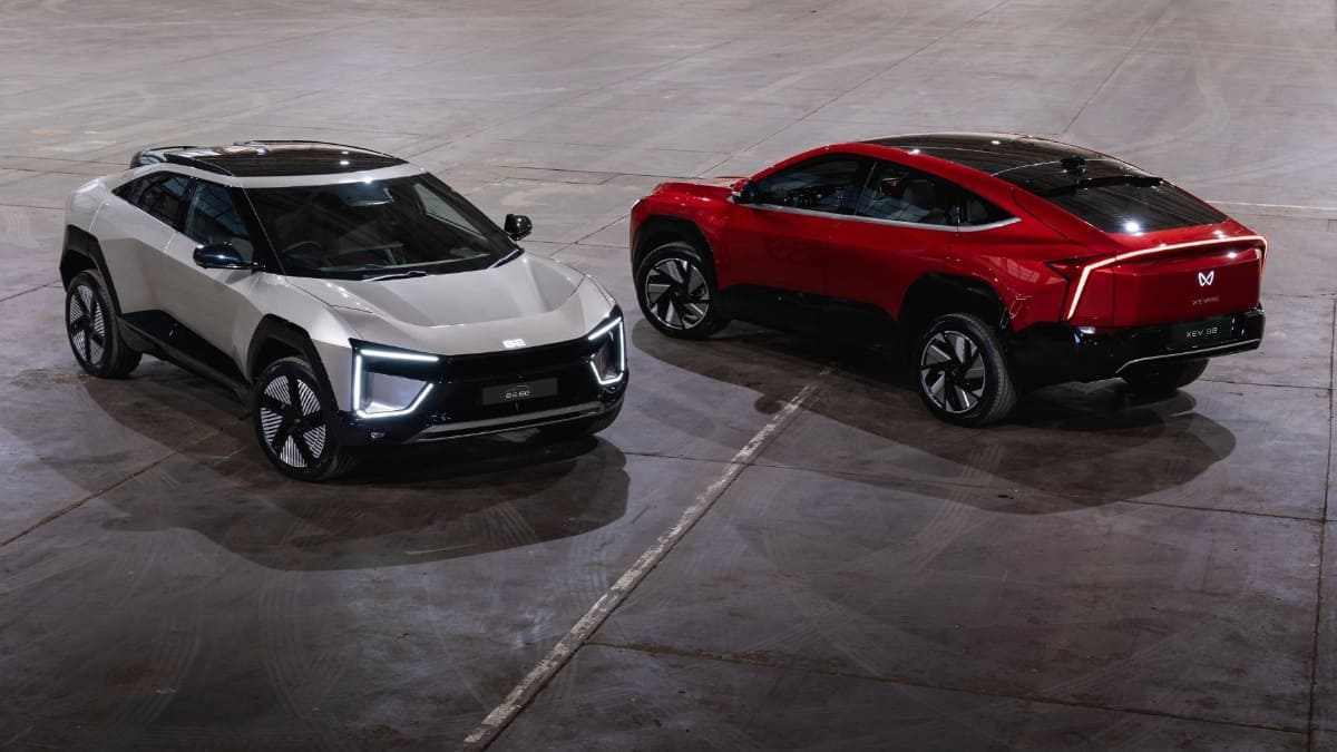 Mahindra Discount: ஃபேமிலி மேனுக்கு ஹேப்பி நியூஸ்! Mahindra EV கார்களுக்கு ரூ.1.55 லட்சம் வரை தள்ளுபடி! வாய்ப்பை மிஸ் பண்ணிடாதீங்க!