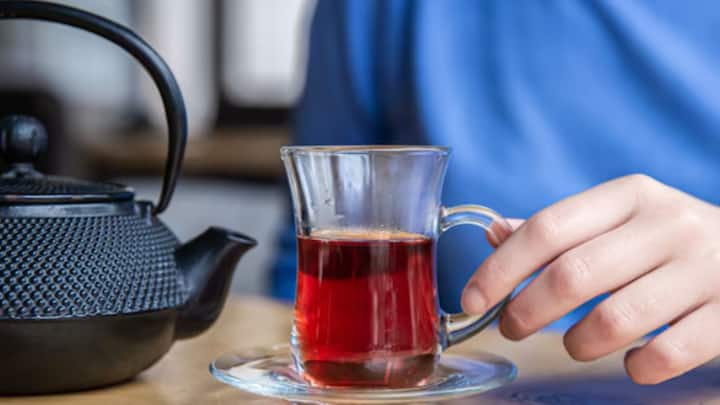 চা ছাড়া চলে না একদিনও। বিশেষ করে ভারতের মতো দেশে, চা-পান নেহাত কোনও অভ্যাস বা বদভ্যাস নয়, জীবন ও যাপনের অঙ্গ।