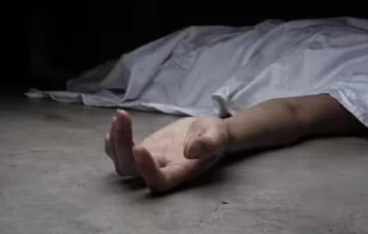 ਦੁਨੀਆ ਭਰ ਵਿੱਚ ਮੌਤ ਦੀ ਸਜ਼ਾ ਦੇਣ ਦੇ ਤਰੀਕੇ ਸਮੇਂ, ਸਮਾਜ ਅਤੇ ਤਕਨਾਲੋਜੀ ਦੇ ਨਾਲ ਬਦਲ ਰਹੇ ਹਨ, ਪਰ ਇੱਕ ਗੱਲ ਸੱਚ ਹੈ: ਕਿਸੇ ਨੂੰ ਫਾਂਸੀ ਦੇਣਾ ਓਨਾ ਆਸਾਨ ਨਹੀਂ ਹੈ ਜਿੰਨਾ ਇਹ ਲੱਗਦਾ ਹੈ। ਅੱਜ ਵੀ, ਬਹੁਤ ਸਾਰੇ ਦੇਸ਼ ਮੌਤ ਦੀ ਸਜ਼ਾ ਦੇ ਕਈ ਤਰੀਕੇ ਵਰਤਦੇ ਹਨ, ਜਿਸ ਵਿੱਚ ਫਾਂਸੀ, ਗੋਲੀ ਮਾਰਨਾ, ਟੀਕਾ ਲਗਾਉਣਾ, ਬਿਜਲੀ ਦਾ ਕਰੰਟ ਲਗਾਉਣਾ ਅਤੇ ਸਿਰ ਕਲਮ ਕਰਨਾ ਸ਼ਾਮਲ ਹੈ।