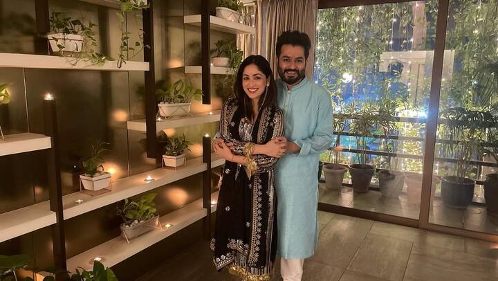 एक्ट्रेस ने अपने घर की शान बढ़ाने के लिए इस दीवार को बड़े ही अच्छे से मिनी प्लांट्स से सजाया है जो को देखने के काफी खूबसूरत लग रहा है.