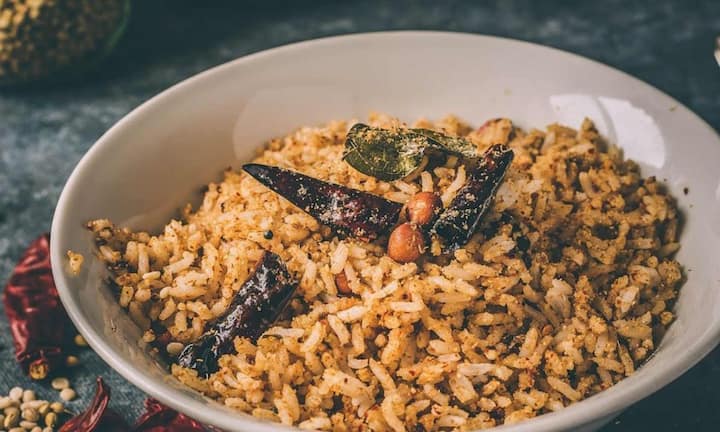 Gunpowder rice is also a South Indian underrated dish. As the name suggests, it is a fried rice in which leftover rice is cooked with gunpowder and seasoned with coconut oil, curry leaves, dried red chillies and other spices.