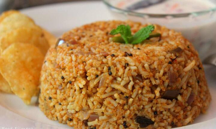 Vangibhaat is a flavorful South Indian rice dish prepared with brinjal, tamarind and special Vangibhaat powder. In this, stir-fried brinjal and aromatic spices are mixed in cooked rice. Due to which its taste becomes spicy, sour and slightly smoky.
