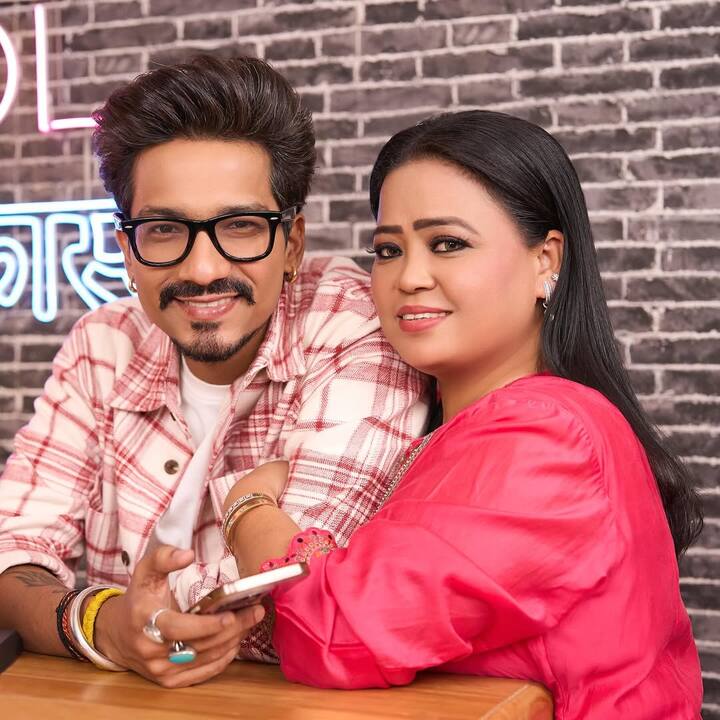 भारती कहती हैं कि परसो हॉस्पिटल जाना है. उनकी इस बात से अब अंदाजा लगाया जा रहा हैं कि दो दिन बाद उनकी डिलीवरी होनी है. अब कॉमेडियन ने ये सब मजाक में कहा है या सीरियस, ये तो वही जानती हैं. पर हां फैन्स उनकी डिलीवरी के लिए एक्साइटेड दिख रहे हैं.