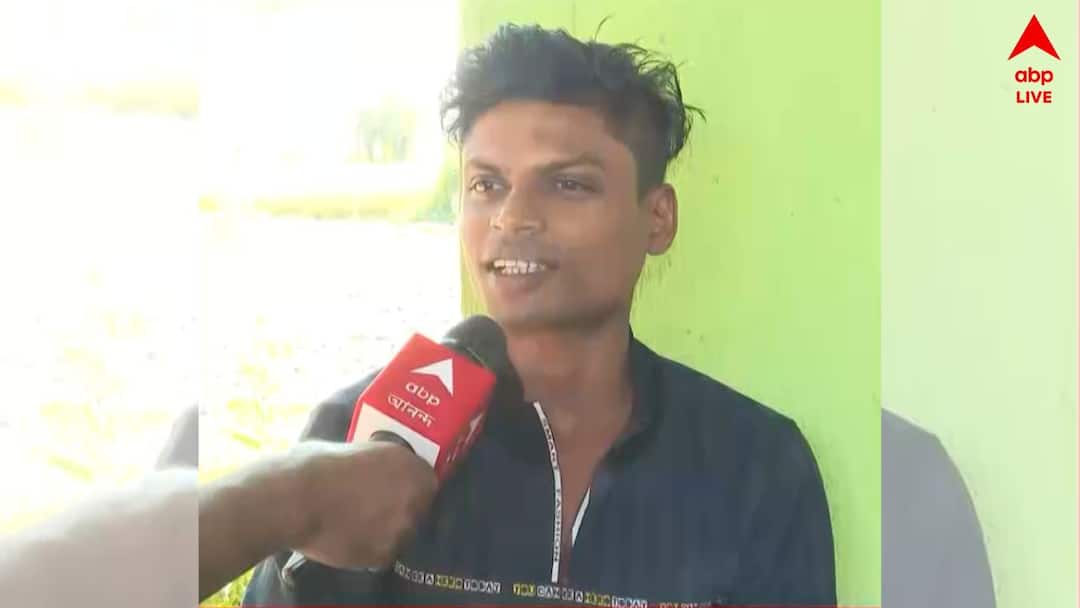 Bangladeshis Returning: '৩ দিন অপেক্ষা করছি, জীবনে যা খাইনি সেসব খেয়ে থাকতে হচ্ছে', সপরিবারে সীমান্তে অপেক্ষায় বাংলাদেশের যুবক bangladeshi man with family waiting at hakimpur check post to return to Bangladesh after SIR announcement Bangladeshis Returning: '৩ দিন অপেক্ষা করছি, জীবনে যা খাইনি সেসব খেয়ে থাকতে হচ্ছে', সপরিবারে সীমান্তে অপেক্ষায় বাংলাদেশের যুবক