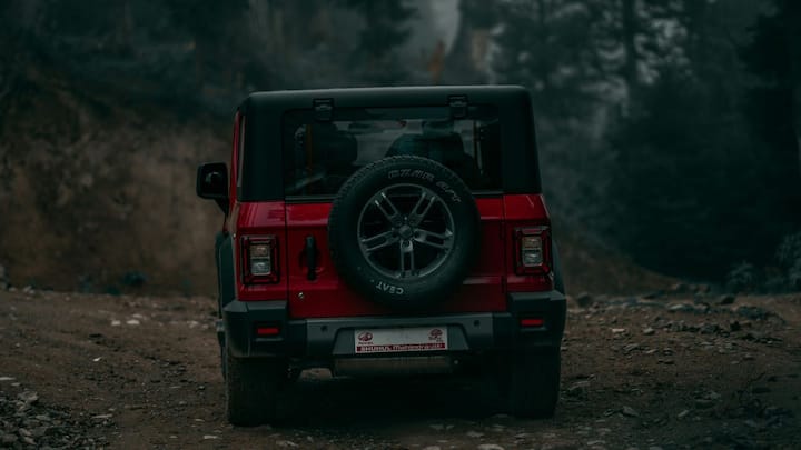 भारत में कार खरीदार सिर्फ मॉडल, माइलेज या इंजन के दम पर फैसला नहीं करते हैं. गाड़ी का नाम भी लोगों की पसंद को बड़े स्तर पर प्रभावित करता है. यही वजह है कि कंपनियां कार लॉन्च करने से पहले महीनों तक एक ऐसे नाम की तलाश में रहती हैं, जो न सिर्फ याद रखे जाएं बल्कि लोगों की भावनाओं से भी जुड़ जाएं.