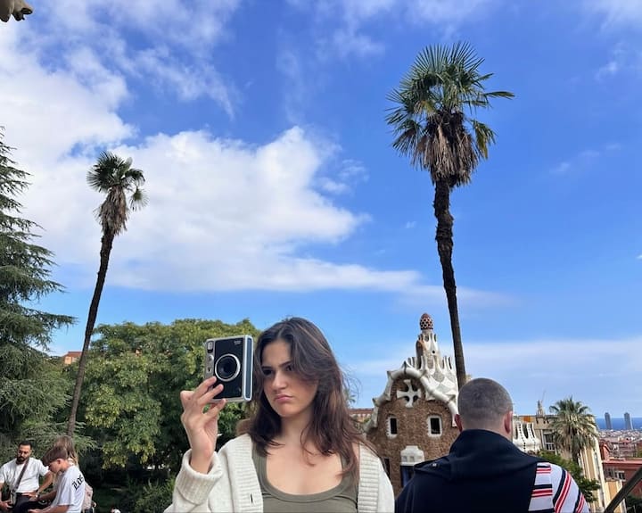 While sharing the pictures, the actress wrote in the caption, Padda in Paris, Mom, I missed sleeping next to you. Rito, I missed arguing with you. Papa, we missed your snoring there. And I love you. With everything I have.