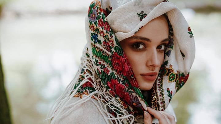 यह फर्क इसलिए है क्योंकि नर बकरियों में ऊन की मात्रा और क्वालिटी कई मामलों में बेहतर पाई जाती है. चांगथांगी बकरी सिर्फ एक पशु नहीं, बल्कि पहाड़ों की कठोर जिंदगी के बीच पनपा हुआ एक ऐसा खजाना है जो सिर्फ अत्यधिक ठंड में ही अपना असली पश्मीना कोट विकसित करती है.