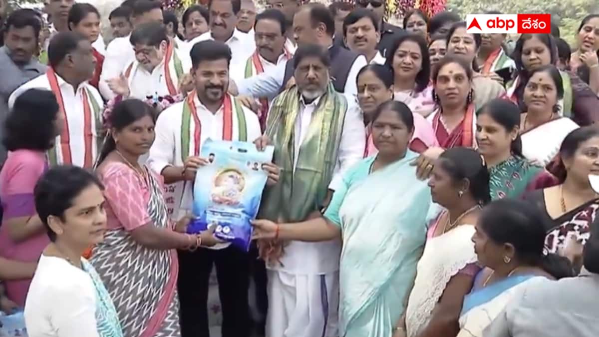 Distribution of Indiramma sarees: మహిళల్ని కోటీశ్వరుల్ని చేయడమే లక్ష్యం - ఇందిరమ్మ చీరల పంపిణీని ప్రారంభించిన రేవంత్