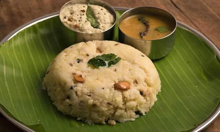 Ven Pongal is a famous South Indian dish made from rice and moong dal. In this, tempering of ghee, black pepper, cumin, ginger and curry leaves is applied.