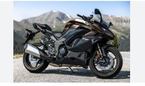 ਕਾਵਾਸਾਕੀ ਨਿੰਜਾ 1100SX ਕਾਵਾਸਾਕੀ ਨਿੰਜਾ 1100SX ₹55,000 ਦੀ ਸਭ ਤੋਂ ਵੱਡੀ ਛੋਟ ਦੇ ਰਿਹਾ ਹੈ। ਇਹ ਕਾਵਾਸਾਕੀ ਮੋਟਰਸਾਈਕਲ 1,099 cc ਇਨਲਾਈਨ-ਫੋਰ, ਲਿਕਵਿਡ-ਕੂਲਡ ਇੰਜਣ ਦੁਆਰਾ ਸੰਚਾਲਿਤ ਹੈ ਜੋ 135 bhp ਪਾਵਰ ਅਤੇ 113 Nm ਟਾਰਕ ਪੈਦਾ ਕਰਦਾ ਹੈ। ਇਸ ਵਿੱਚ ਟ੍ਰੈਕਸ਼ਨ ਕੰਟਰੋਲ, ਕਰੂਜ਼ ਕੰਟਰੋਲ ਅਤੇ ਮਲਟੀਪਲ ਰਾਈਡਿੰਗ ਮੋਡ ਵੀ ਹਨ। ਇਸ ਕਾਵਾਸਾਕੀ ਮੋਟਰਸਾਈਕਲ ਦੀ ਐਕਸ-ਸ਼ੋਰੂਮ ਕੀਮਤ ₹14.42 ਲੱਖ ਹੈ।