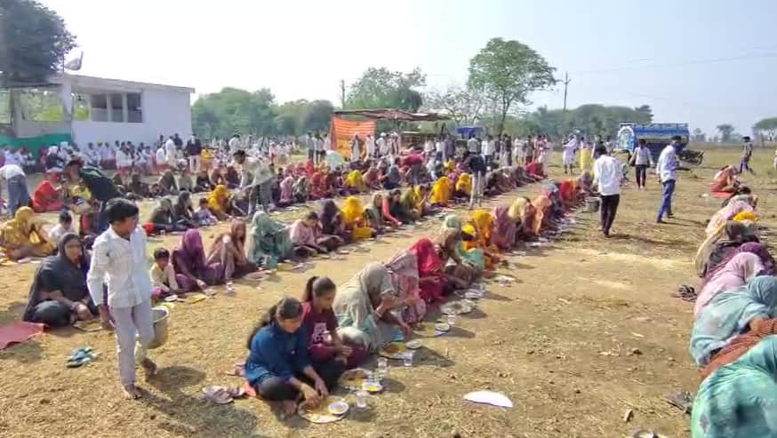 राजगढ़ में गजब नजारा, बंदर की मौत के बाद बैंड बाजे के साथ हुआ भव्य भोज, 4 हजार लोग पहुंचे