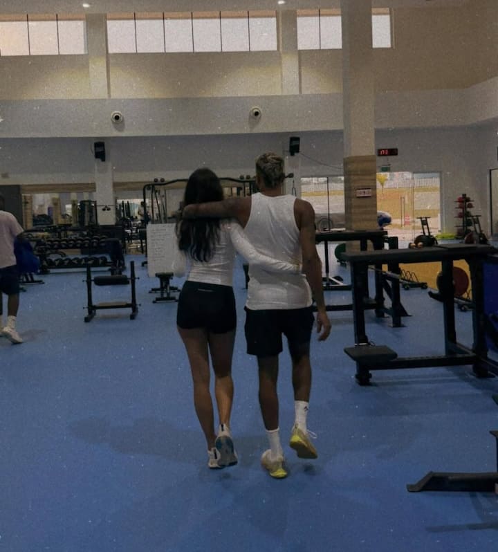 व्हिडिओ समोर येताच सोशल मीडियावरही हा कपल ट्रेंड होऊ लागला.