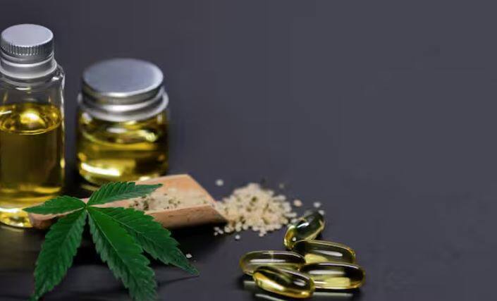 ਚਰਸ ਵੀ ਭੰਗ ਦੇ ਪੌਦੇ ਤੋਂ ਬਣਾਇਆ ਜਾਂਦਾ ਹੈ, ਪਰ ਇਹ ਪ੍ਰਕਿਰਿਆ ਵੱਖਰੀ ਹੈ। ਤਾਜ਼ੇ ਫੁੱਲਾਂ ਨੂੰ ਹੱਥ ਨਾਲ ਰਗੜ ਕੇ ਇੱਕ ਕਾਲਾ, ਨਿਰਵਿਘਨ ਰਾਲ ਕੱਢਿਆ ਜਾਂਦਾ ਹੈ। ਇਹ ਚਰਸ ਹੈ, ਜੋ ਕਿ ਭੰਗ ਨਾਲੋਂ ਕਿਤੇ ਜ਼ਿਆਦਾ ਨਸ਼ੀਲਾ ਹੁੰਦਾ ਹੈ। ਚਰਸ ਦੇ ਪ੍ਰਭਾਵ ਵਧੇਰੇ ਮਜ਼ਬੂਤ ​​ਅਤੇ ਤੀਬਰ ਹੁੰਦੇ ਹਨ। ਥੋੜ੍ਹੀ ਮਾਤਰਾ ਵਿੱਚ ਵੀ, ਇਸਦੇ ਨਸ਼ੀਲੇ ਪ੍ਰਭਾਵ ਲੰਬੇ ਸਮੇਂ ਤੱਕ ਰਹਿੰਦੇ ਹਨ।