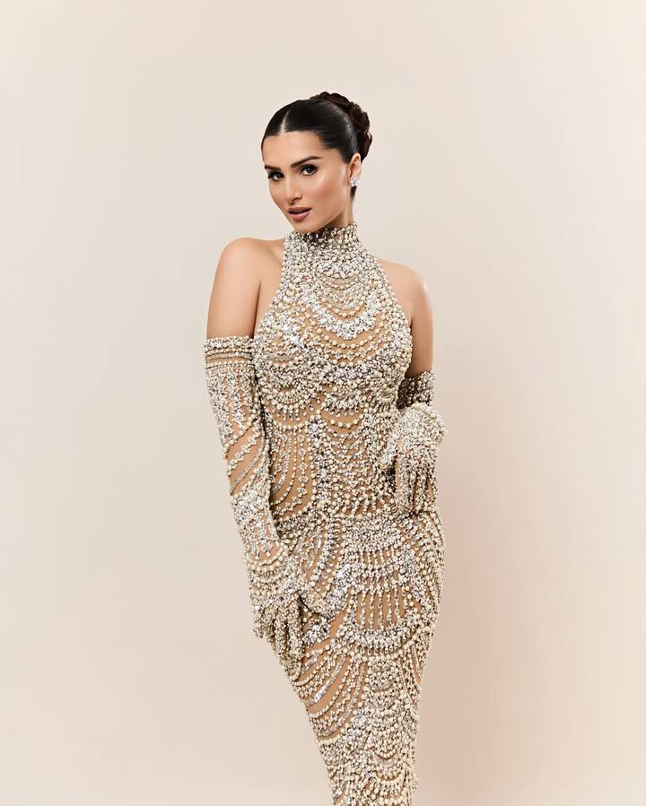 तारा सुतारिया ने 19 नवंबर को अपना बर्थडे सेलिब्रेट किया. इस दौरान उन्होंने अपने इंस्टाग्राम हैंडल पर कुछ तस्वीरें शेयर की जिसमें एक्ट्रेस का बर्थडे ग्लो साफ छलक रहा है.