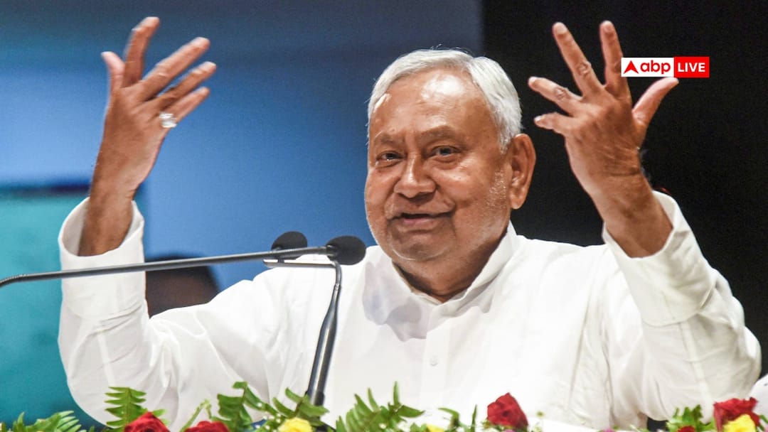 Nitish Kumar Resigns as CM Of Bihar And Submits MLAs support Letter to Governor Arif Mohammad khan नीतीश कुमार ने CM पद से इस्तीफा दिया, राज्यपाल को सौंपा विधायकों का समर्थन पत्र, कल शपथ