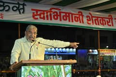 गोध्रा हत्याकांड करणारे पोलिस संरक्षणात देशभर उजळ माथ्याने फिरत आहेत आणि दिवस-दिवसभर चळवळीतील शेतकऱ्यांना, कार्यकर्त्यांना त्रास; राजू शेट्टींचा पोलिसांवर हल्लाबोल