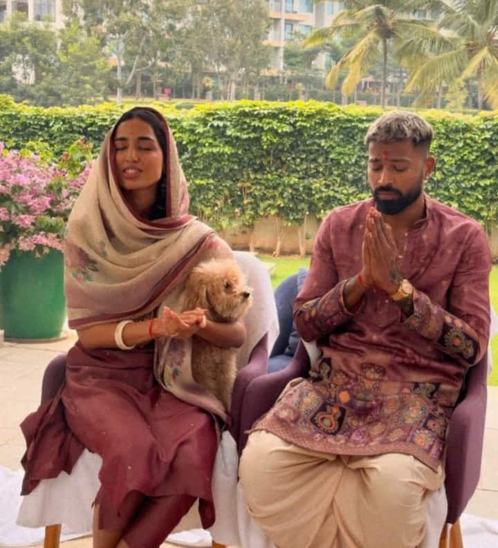 दक्षिण आफ्रिकेविरुद्धच्या व्हाईट-बॉल मालिकेपूर्वी त्याच्या पुनरागमनाबाबत चर्चा रंगत असतानाच, हार्दिकने मंगळवारी हनुमानजींच्या पूजेचा एक खास व्हिडिओ सोशल मीडियावर शेअर केला.