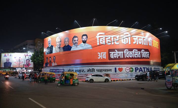 After the landslide victory of NDA, posters have also been put up on the streets of Patna. It is written on one, 