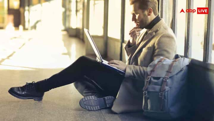 एयरपोर्ट पर लंबी लाइनों को देखकर घबराहट बढ़ जाती है. अगर आपने ऑनलाइन चेक-इन नहीं किया, तो समय और भी कम पड़ सकता है. ऐसे में कई एयरलाइंस उड़ान से 60 मिनट पहले चेक-इन काउंटर बंद कर देती हैं. इसलिए पहले ही ऑनलाइन चेक-इन करके रखें.