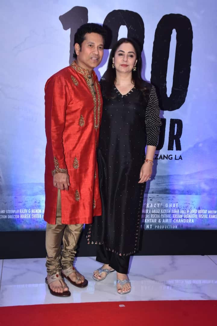 Former Indian cricket team player Sachin Tendulkar came to watch '120 Bahadur' with his wife Anjali Tendulkar. In this event, while Sachin Tendulkar looked very handsome in Sherwani, his wife looked very beautiful in a black outfit.
