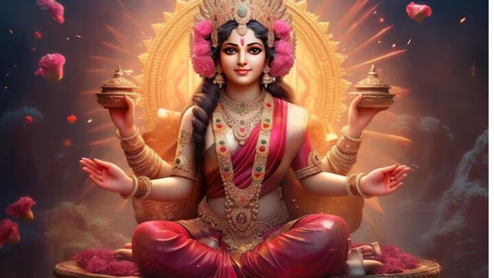 शुक्रवार दान: पांढऱ्या वस्तू, दूध, साखरेची कँडी, तांदूळ इत्यादींचे दान केल्याने शुक्र ग्रह मजबूत होतो आणि सुख आणि समृद्धी वाढते.