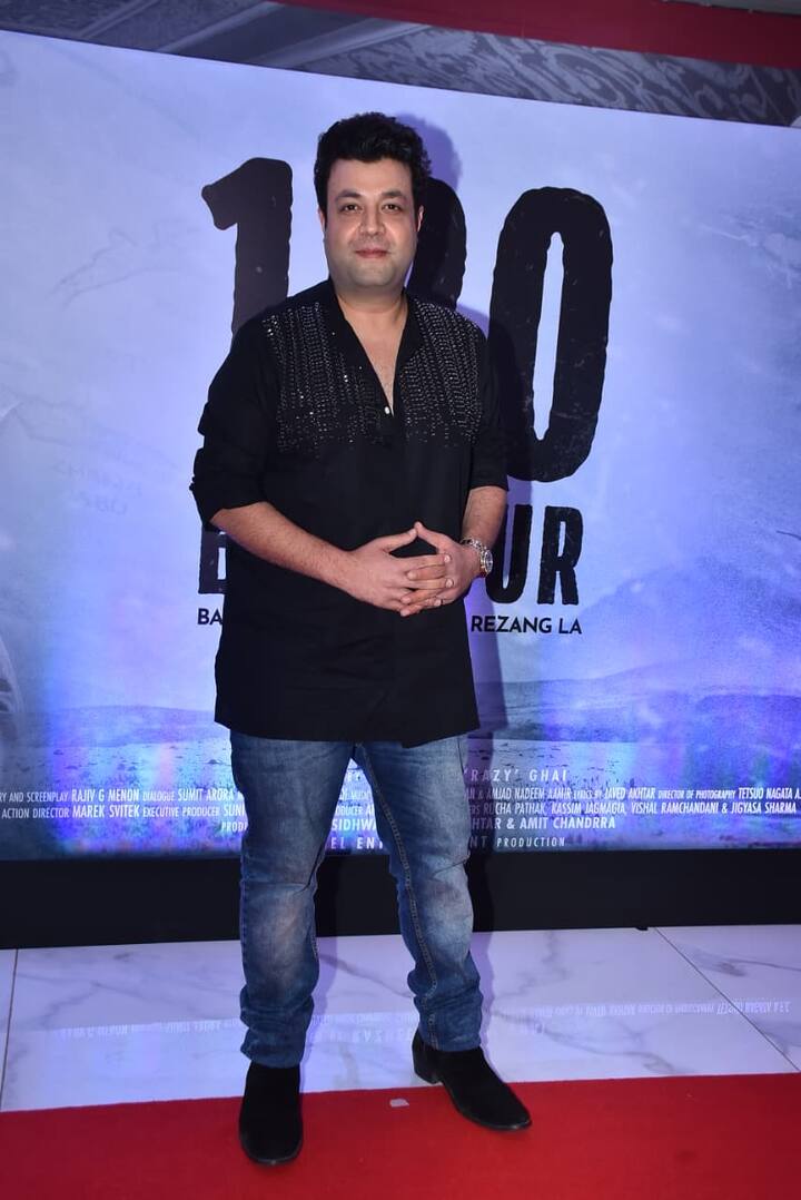 Fukrey fame Varun Sharma also graced the event with his presence. The actor looks very handsome in short kurta and denim jeans.