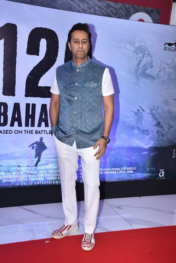 Famous musician Salim Merchant was also spotted at the screening of '120 Bahadur'. He is looking very handsome right now in his semi-formal outfit