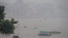 वाराणसी में सर्दी के साथ प्रदूषण बना बड़ी चुनौती, शहरी क्षेत्रों में बढ़ा धुंध और धुएं का साया