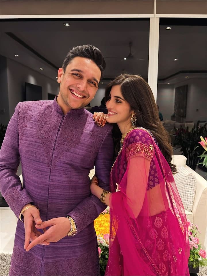 टीवी के पॉपुलर सीरियल 'ये रिश्ता क्या कहलाता है' की चिक्की का किरदार निभाने वाली एक्ट्रेस ने अब सगाई भी कर ली है. सोशल मीडिया पर तस्वीरें वायरल भी जहां एक्ट्रेस अपने मंगेतर के साथ पोज देती नजर आ रही हैं.