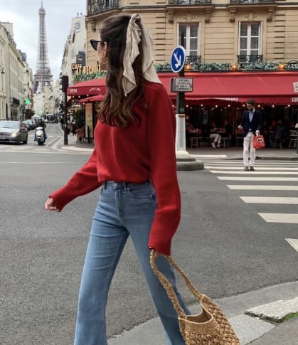 स्किनी जीन्ससोबत बूट्स घातल्यास स्टाइल आणि कम्फर्ट दोन्ही मिळते. वूलन टॉपमध्ये मुली आता ग्लॅमरस लुकही निवडू लागल्या आहेत.