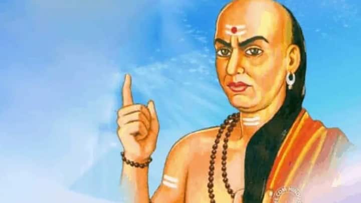 तुमच्या योजनांवर कट रचणे - जर कोणी तुमच्या योजना आणि कल्पनांवर प्रश्नचिन्ह उपस्थित करत असेल किंवा त्यांना कमकुवत करण्याचा प्रयत्न करत असेल तर सावध रहा. हे एखाद्या लपलेल्या शत्रूचे डावपेच असू शकते.