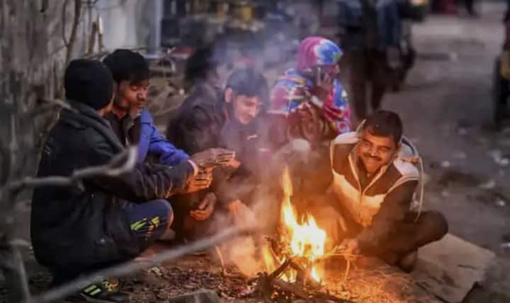 उत्तरेकडून येणाऱ्या गार वाऱ्यांमुळे महाराष्ट्रात बोचरी थंडी जाणवू लागलीय. पण आता पुढील 4-5 दिवसात 2 ते 4 अंशाने किमान तापमानात वाढ होणार आहे.